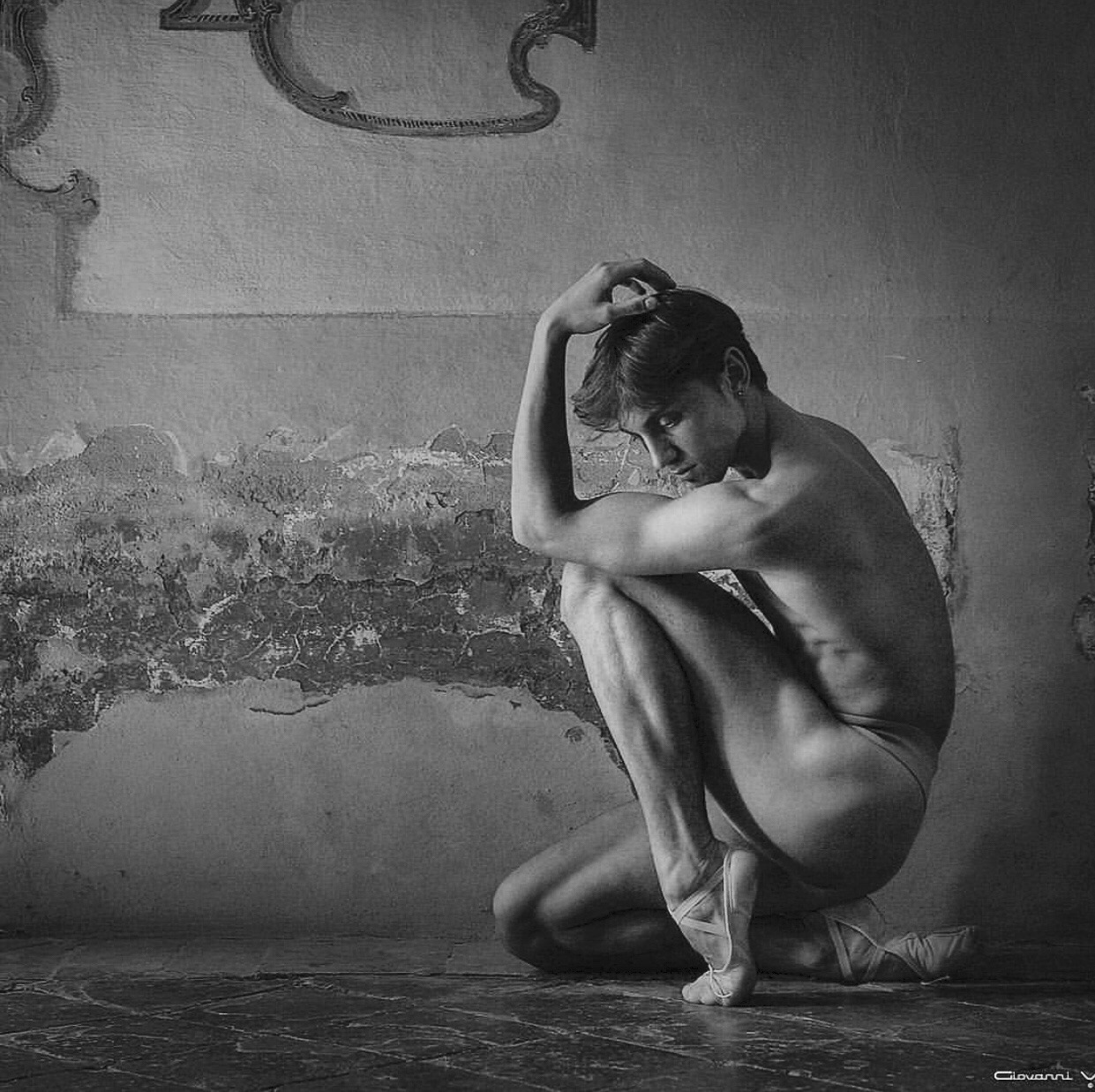 pas-de-duhhh:  pas-de-duhhh:  Matteo Miccini dancer with Stuttgart Ballet photographed