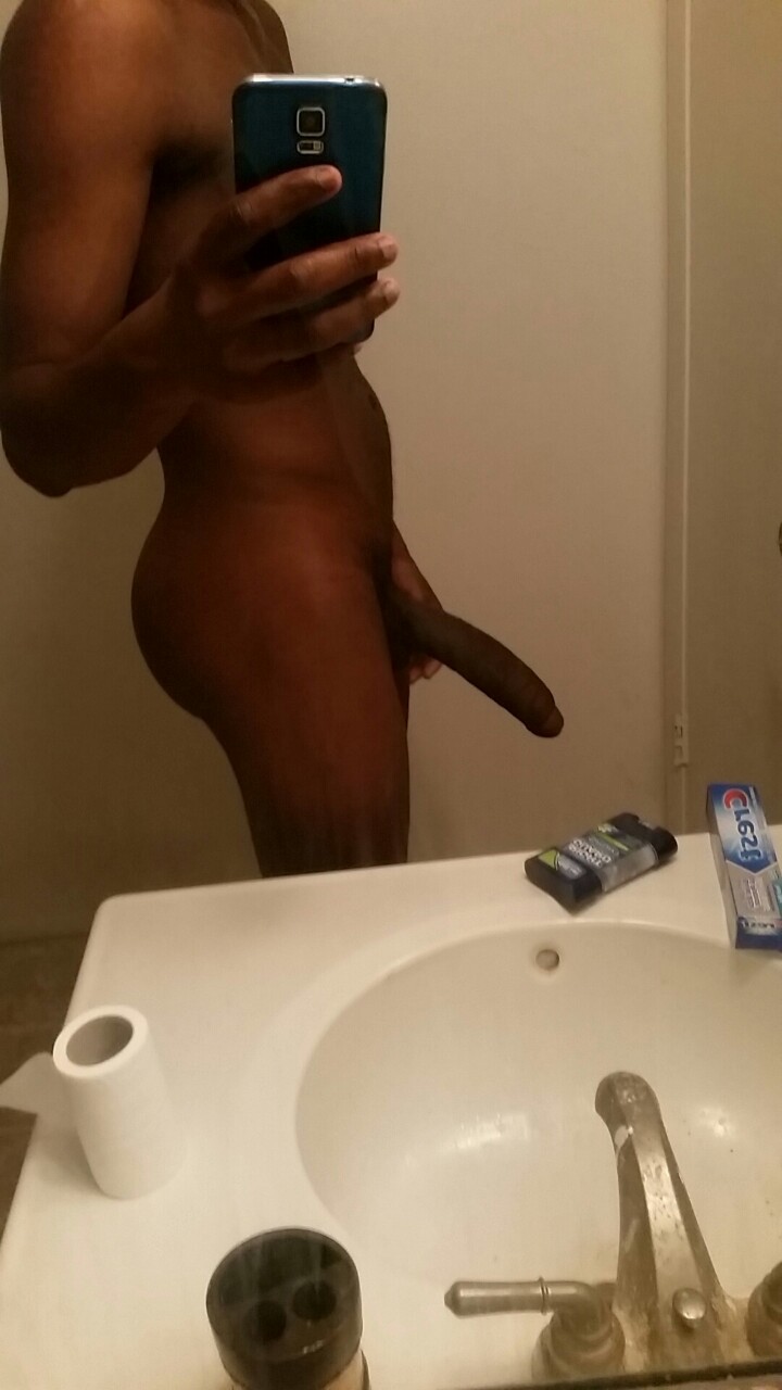 biggerthanyobf:  Girls always grab my ass at work for some reason