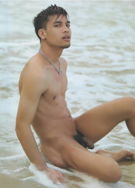 omg-men-and-guys-me:  Hot and beautiful Thai boy