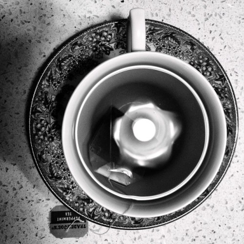 A spot of tea and back to the shoot … #light #breakforcreativity #take5 #peggyderosephotograp