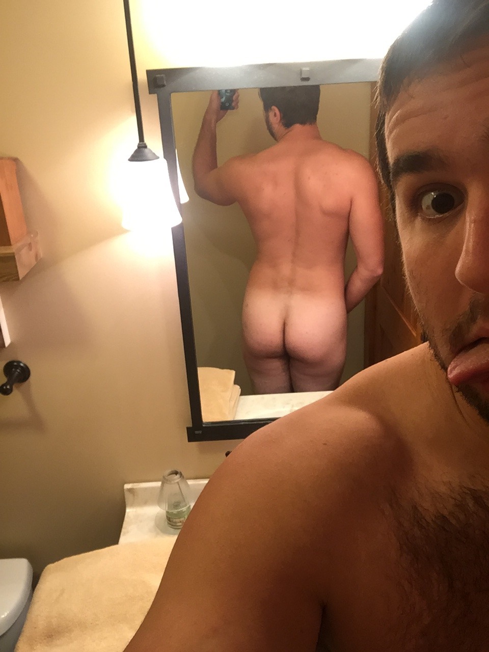 tallguy446:  Whitest ass in Florida…
