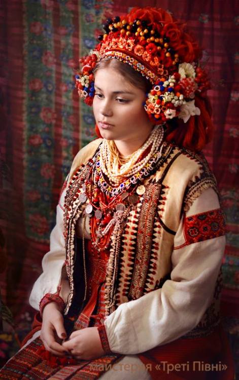 aph-ukraina:Ukrainian national clothesSourse
