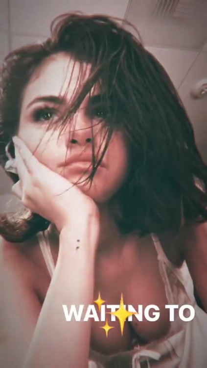 selenagomezlust: Damn letters!