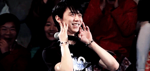 incandescentlysilver:  yuzuru looking like the sun  || Continues with Wings