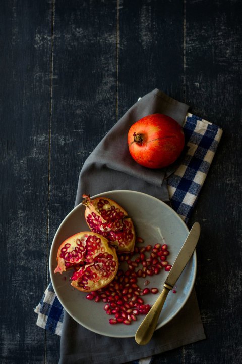 noperfectdayforbananafish: (via Pomegranate &amp; Strawberry Roulade | The White Ramekins)