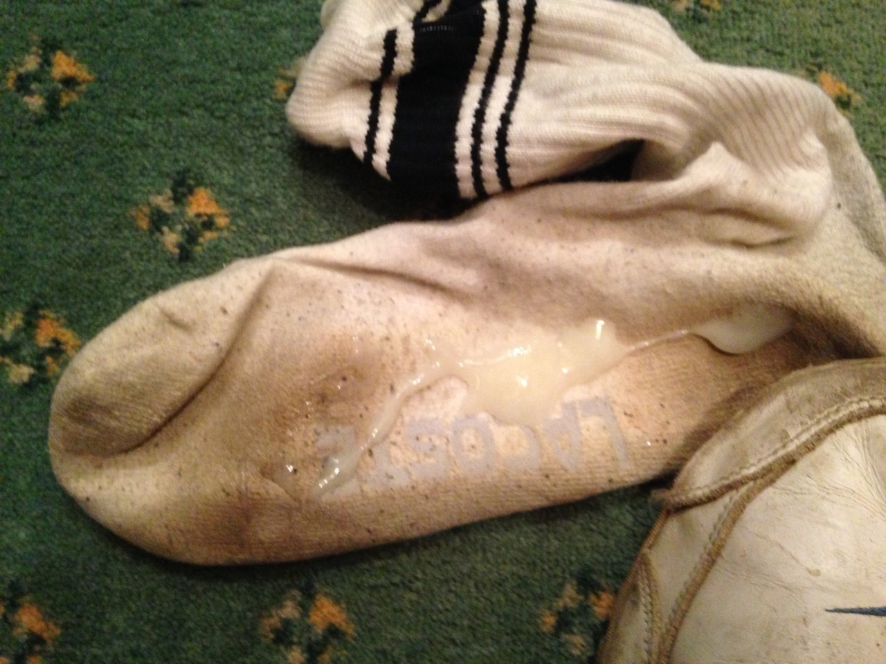nike-sniffer:  meine volgewixten Sox und Sneaker  I wanna stick my nose in those