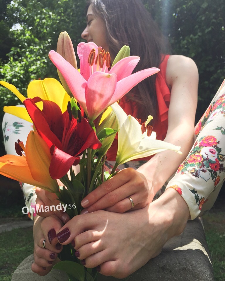 ohmandy56:  Surprised with hand-picked flowers from my husband today. :)