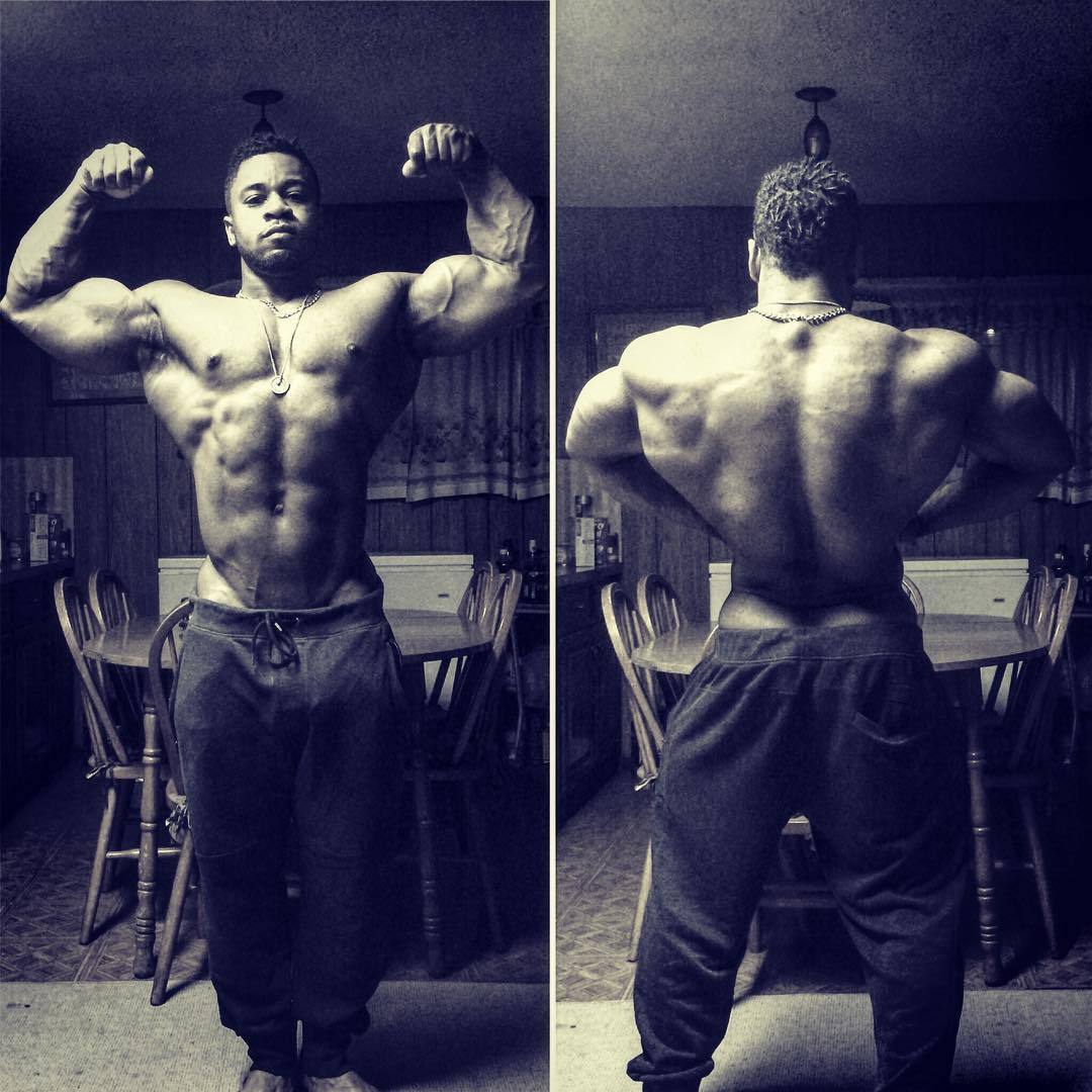 musclemartini:  twotontwentyone:  musclemartini:  A couple shots this night before