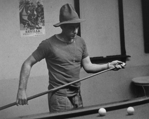 jimmyconbae:Al Pacino playing pool.