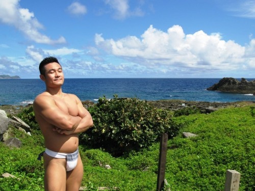 myhugobear: otokootoko: from Hot Taiwanese Men 完美