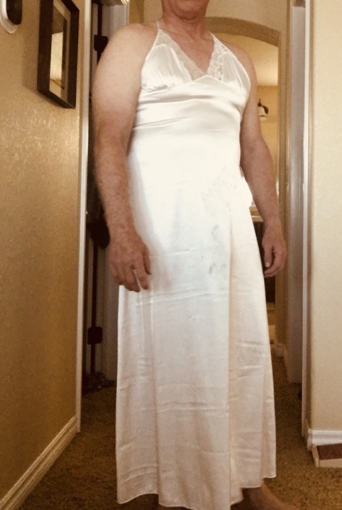 enchantingdreamerfestival: I got this nice satin nightie last week and couldn’t help myself. &
