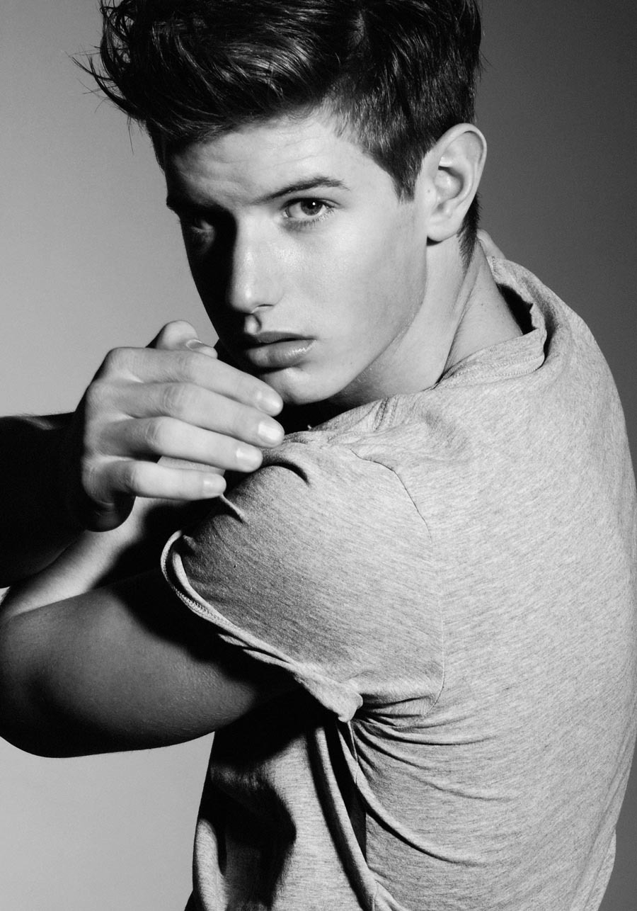 shirtlifting:  Stefan Simon
