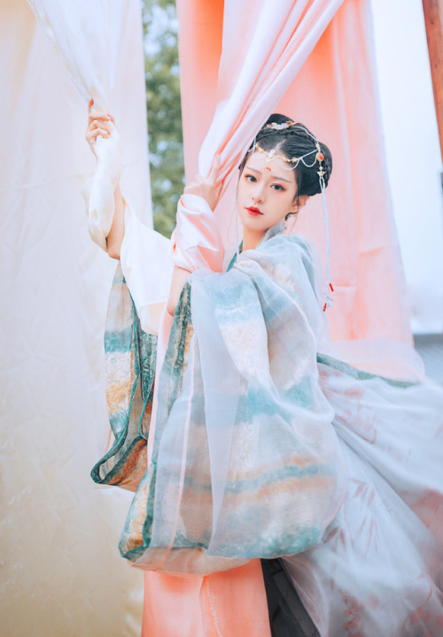 hanfugallery:Traditional Chinese hanfu by  雨霖儿Yveline