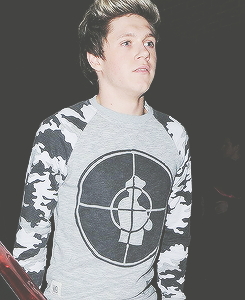 nananarry:  Niall arriving at Harry’s birthday party - 01/02 