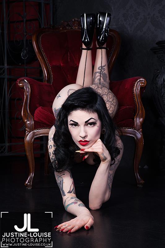 maszkowsky:  Marie Devilreuxhttps://www.facebook.com/mariedevilreuxofficial/