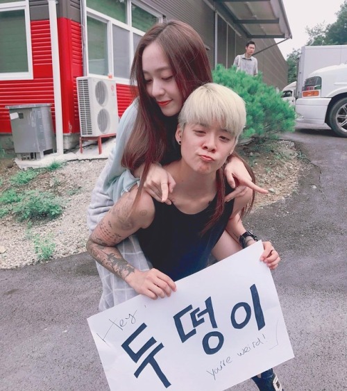 170730 KryBer @ Instagram。(via vousmevoyez ; ajol_llama)Krystal『 it’s 뚜덩이 not 두떵이 』Amber『 수정이 