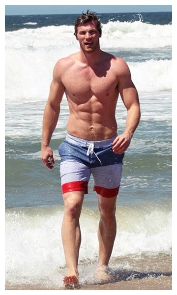 male-and-others-drugs: Derek Theler sem camisa