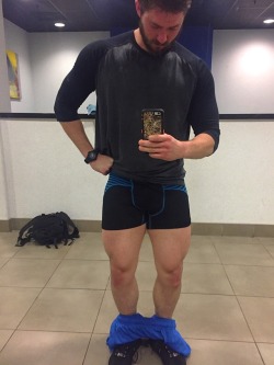 hey-shoes:  jtl4:  I need to learn photoshop  😭😭 I want my chicken legs to grow  Pre-exhaust your legs before you squat. It helps