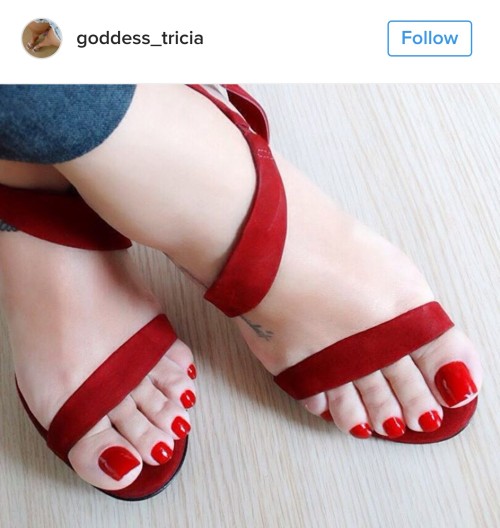 crazysexytoes: Beautiful red toes