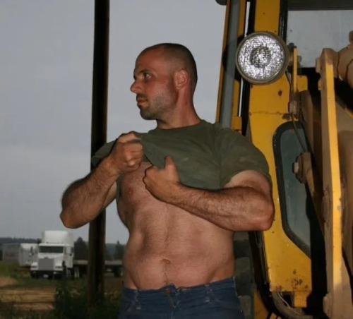 XXX Ripped tradie. photo