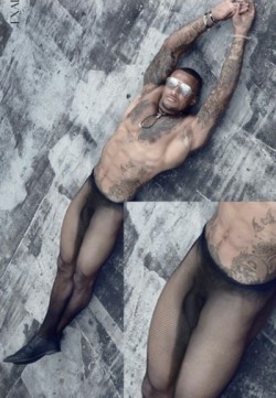 justchillingpapi:  David…finally kinda showing the dick.