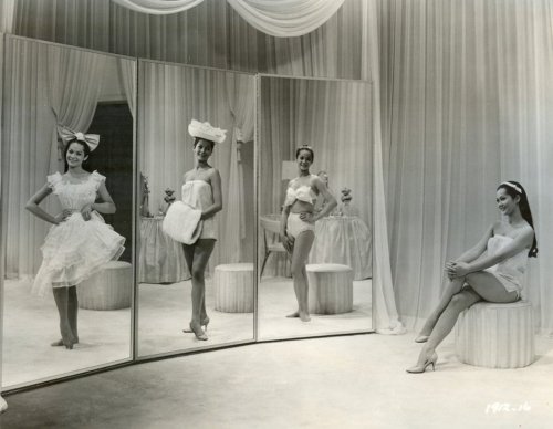 netnel:Nancy Kwan performs “I enjoy being a girl” in Flower Drum Song (1961)