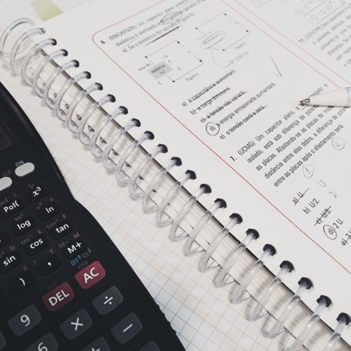 getstudyblr:   28 . 04 . 2016 //  spending my night the sexist way possible: studying physics