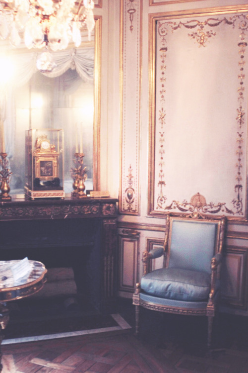 joli-boudoir:Versailles by night (photos credits : the cherry blossom girl - my edits) 