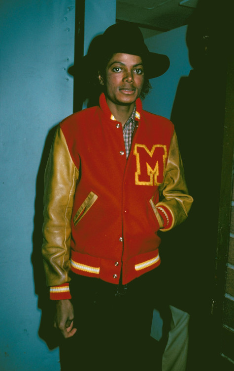 strappedarchives:  Michael Jackson photographed by Ron Galella while leaving Hensley Palace in New Y