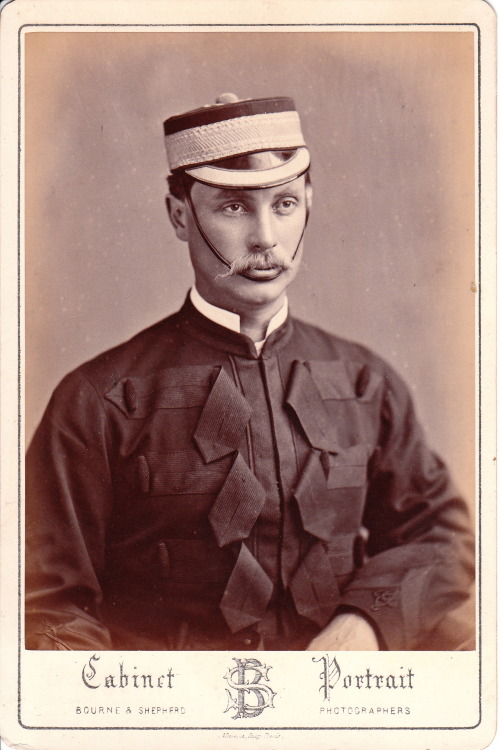 Cabinet card of an unkown British cavalry officerTaken by Bourne &amp; Shepherd.Found at the very in