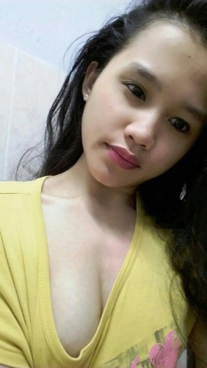 horohoropororo: horohoropororo: tudungterbaekkk: awek comel malu nk blanja Awek comel malu2 nak bela
