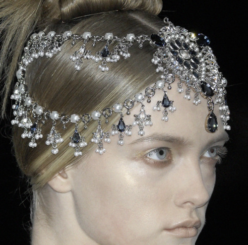 r0slyakova:  Vlada Roslyakova | ALEXANDER MCQUEEN FW 2008 (PFW)