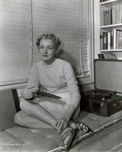 girlsgonevinyl:  Nina Foch, 1949 