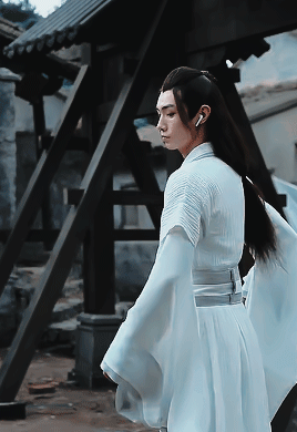 nakamote:song jiyang twirling his sword while wearing airpods


My poor eyes are innocent 😔💗💖🐇 #xiao xingchen#yi city#mdzs#the untamed#imma cry