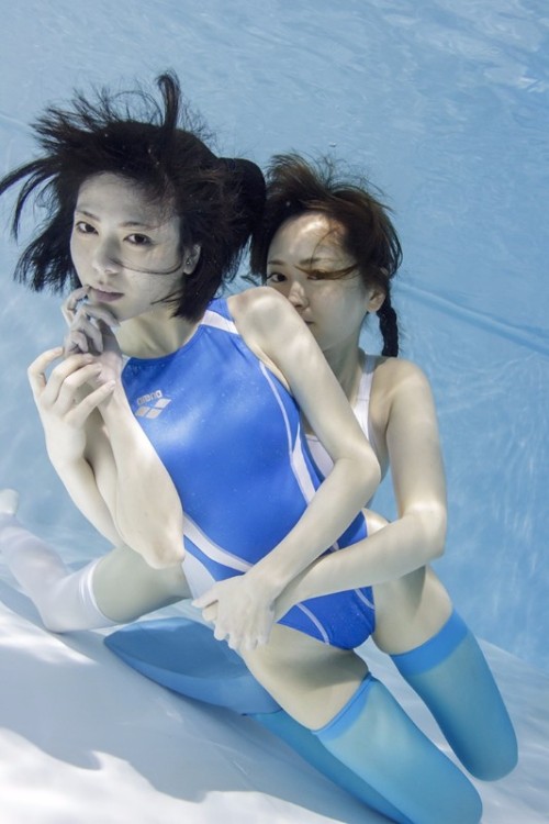 ubusakiryuiti: This is a great invention, it’s cute. Underwater knee high socks