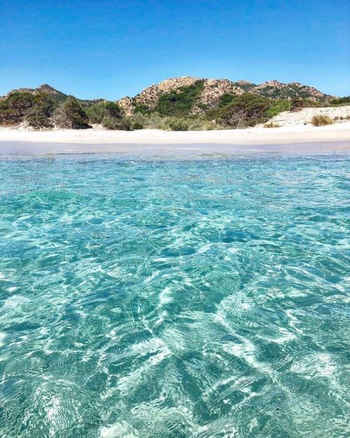 La spiaggia di Berchida a Siniscola in una foto di Roberto Conti @robyc0ntiMostrate la bellezza de