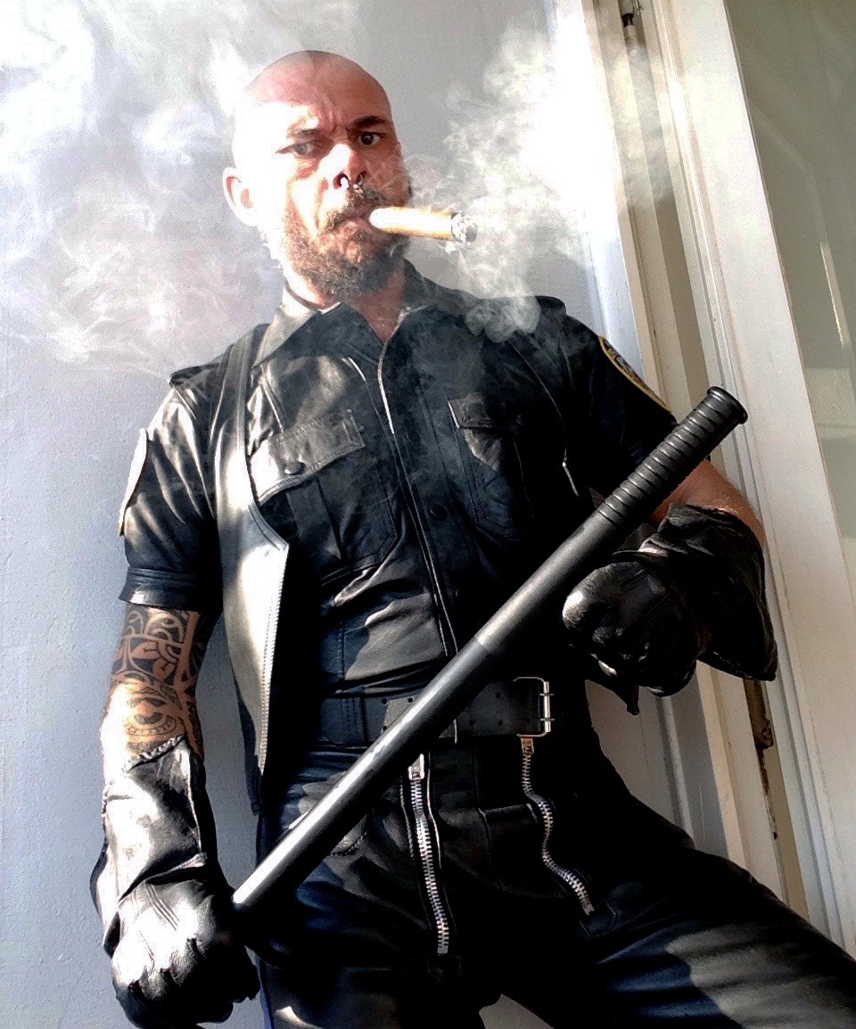 dutchbear74:This guy is really hot!