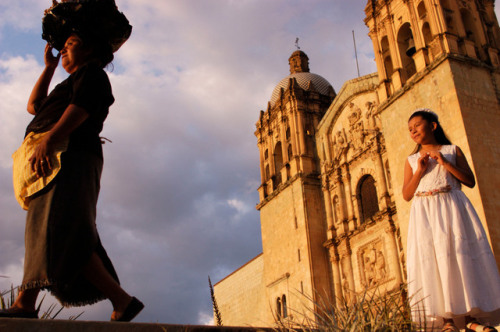 lachantefleurie:David Alan HarveyMEXICO. Oaxaca. 2003.