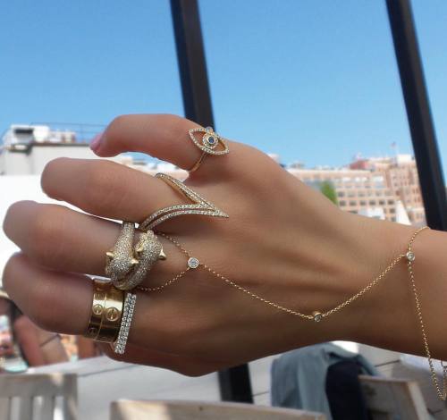 rubystellajewelry:Dear summer. I know you’re gonna miss me. #rubystella #rings #handchain #ev