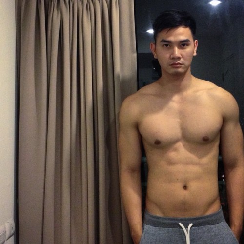 chinesemale:  😳😂😅 หมดเวลากักตุนไขมัน ฤดูหนาว 🐻🐻🐻🐻🐻🐻🐻🐻 #ฤดูร้อนกำลังมาละนะ #รีดไขมันๆ #หน้าดูจริงจังม๊ากกมาก