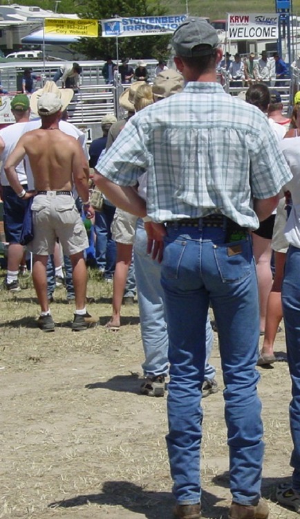 cowboy417a:  I WOULD FUCK THAT  God damn he is STUFFED into those Wrangs.  For more cowboys, cowpoke