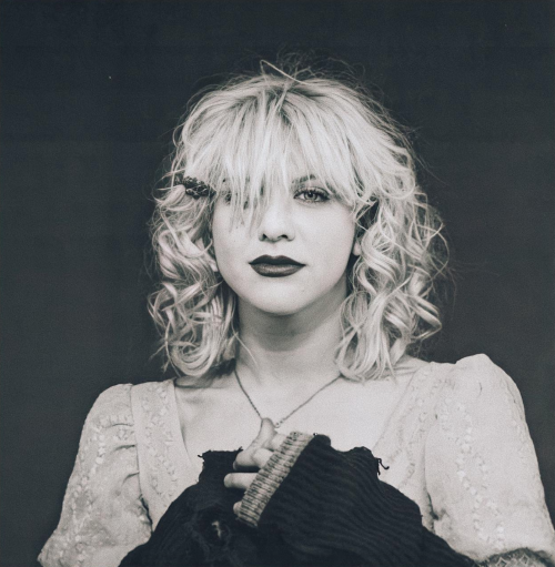 bitchtoss:Courtney Love photographed by Michael Lavine, 1991