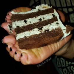ladystephfetish:  Let there be cake @mrnycfeet  @dmvladysteph https://www.instagram.com/p/ByQ3SJCpfjrp9laU0FaOdcbdNXFin09SRXmYsQ0/?igshid=1m48mfsny4mnn