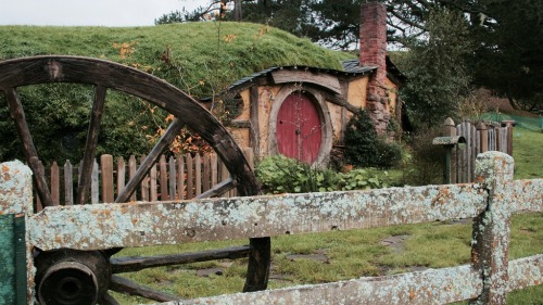 seansavestheworld:  becauselotr:  I don’t believe there is a single person in the world who wouldn’t live in Hobbiton if given the opportunity   I’d take that opportunity in a second 🙋🏻‍♂️