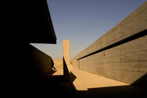 PISCINA DES MARESArchitect : Alvaro Siza Location: Leça da Palmeira, Matoshinhos, Oporto, Portugal P