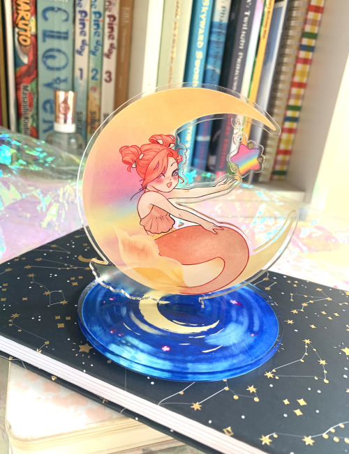 LUNA MERMAID ACRYLIC STANDmy first acrylic stand, I think she turned out pretty dreamymaridoodlessho