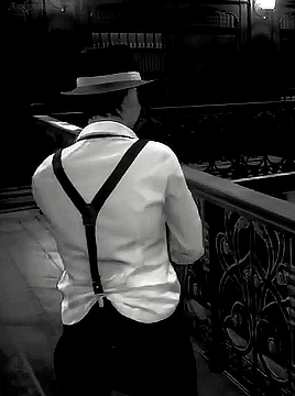 andyacklesspn:« Claire’s “Noir” costume »