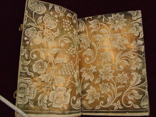 creatingmyownbookworldaroundme:dutch gilt paper from The Harvard Law School Library blog