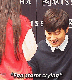 vanitysixx:  Yunho’s words to a fan when she starting crying during the Missha fan signing ( 人´ ▽ ` ) [cr: hikkioil]   حنون :’$