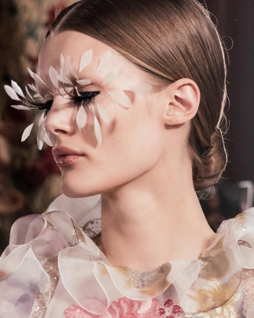 themakeupbrush:Kris Grikaite at Valentino S/S 2019 Couture